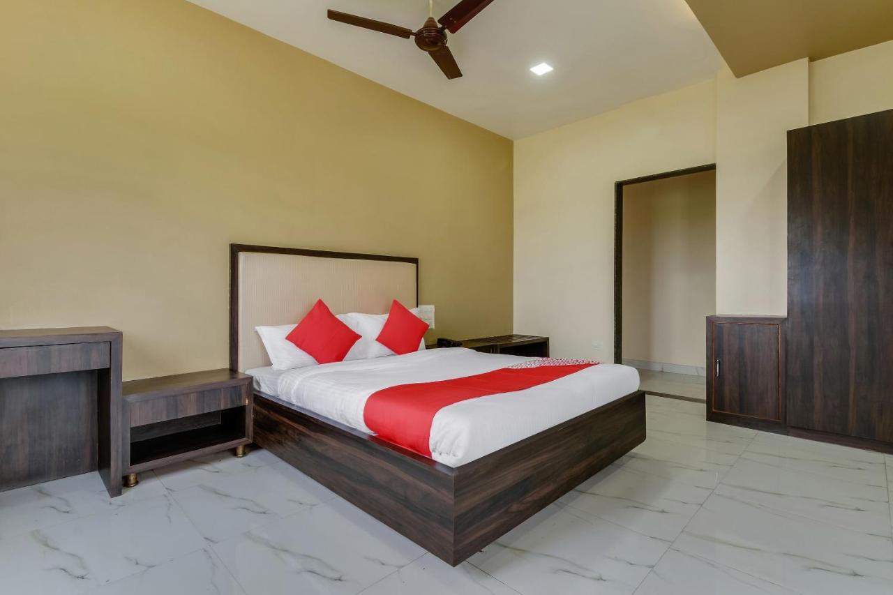 Oyo 48352 Hotel Bhagyalaxmi Kala Экстерьер фото